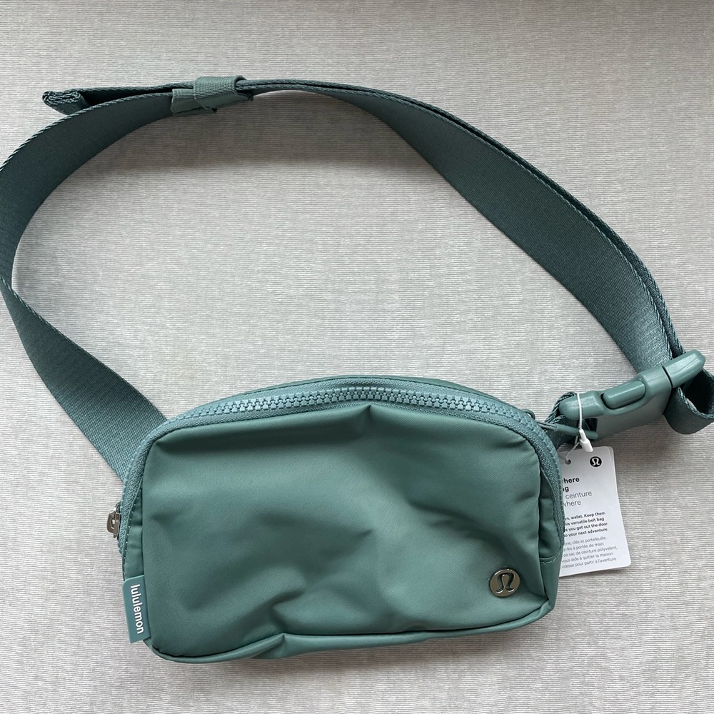 Lululemon everywhere belt bag